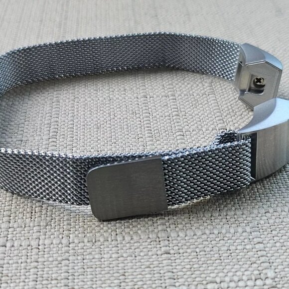 Replacement Band for Fitfit ALTA HR Silver Tone Mesh Metal Strap Size adjustable - Picture 3 of 8